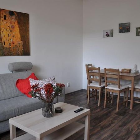 Apartment In Praha 3 Prague Exterior photo