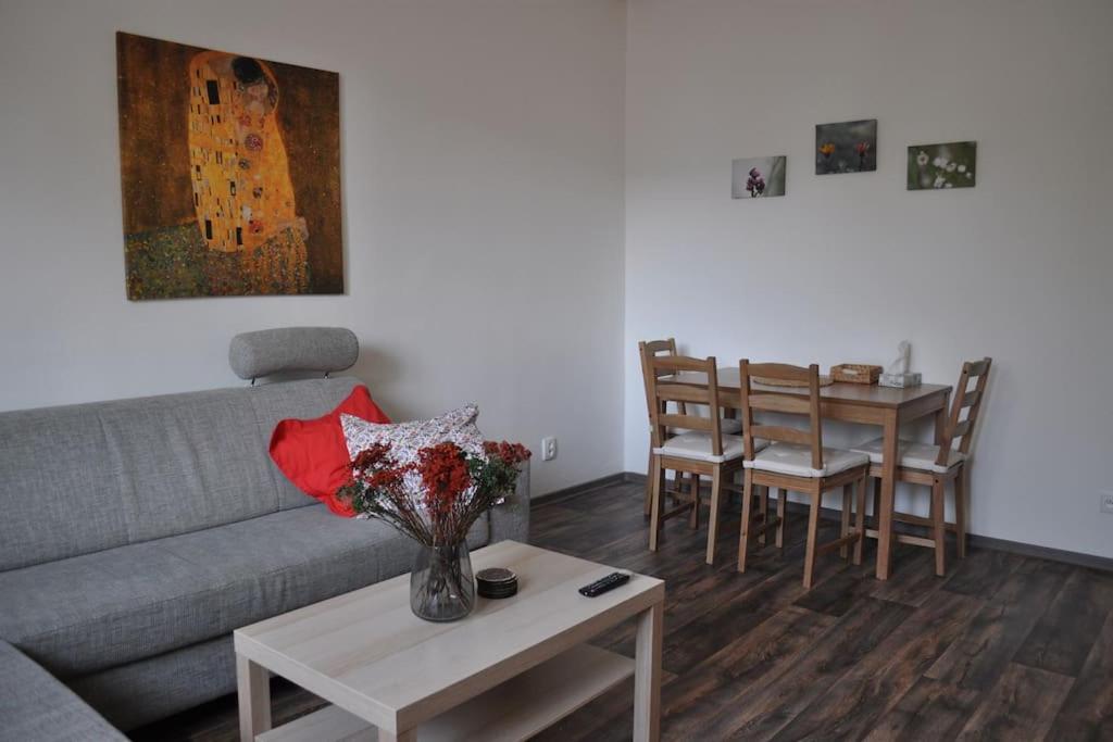 Apartment In Praha 3 Prague Exterior photo