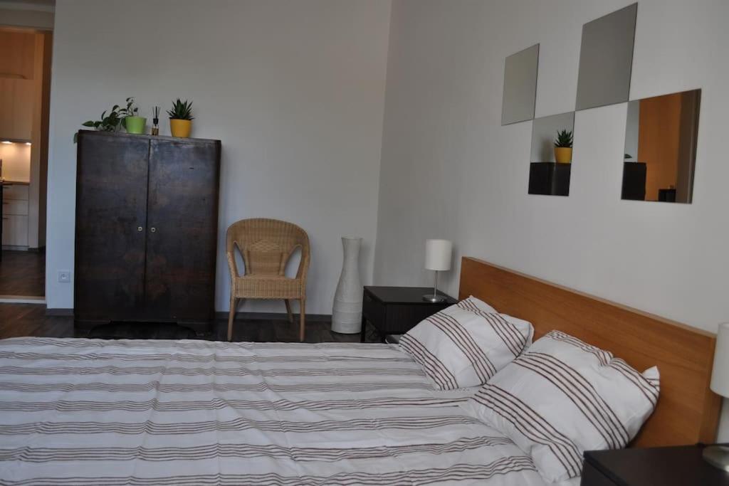 Apartment In Praha 3 Prague Exterior photo